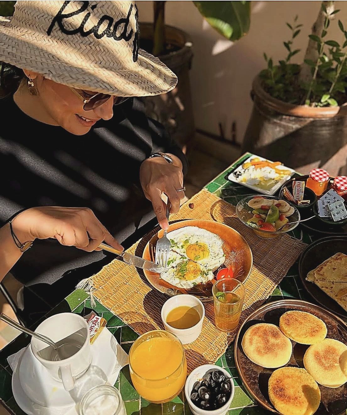 Petit déjeuner sur la terrasse